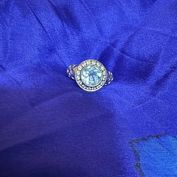 Sterling silver ring with light blue stone - Picture 3 of 7